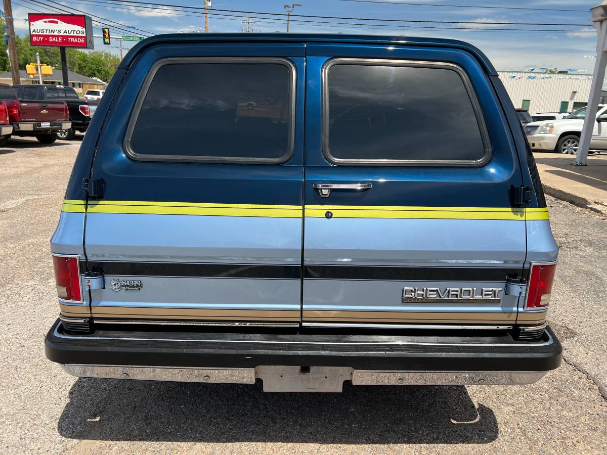 Chevrolet-Suburban-1991-blue-5