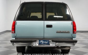 Chevrolet-Suburban-1992-SUV-10