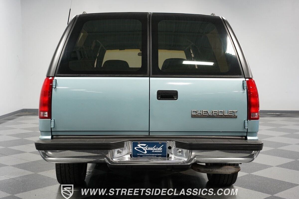 Chevrolet-Suburban-1992-SUV-10