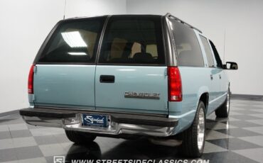 Chevrolet-Suburban-1992-SUV-11