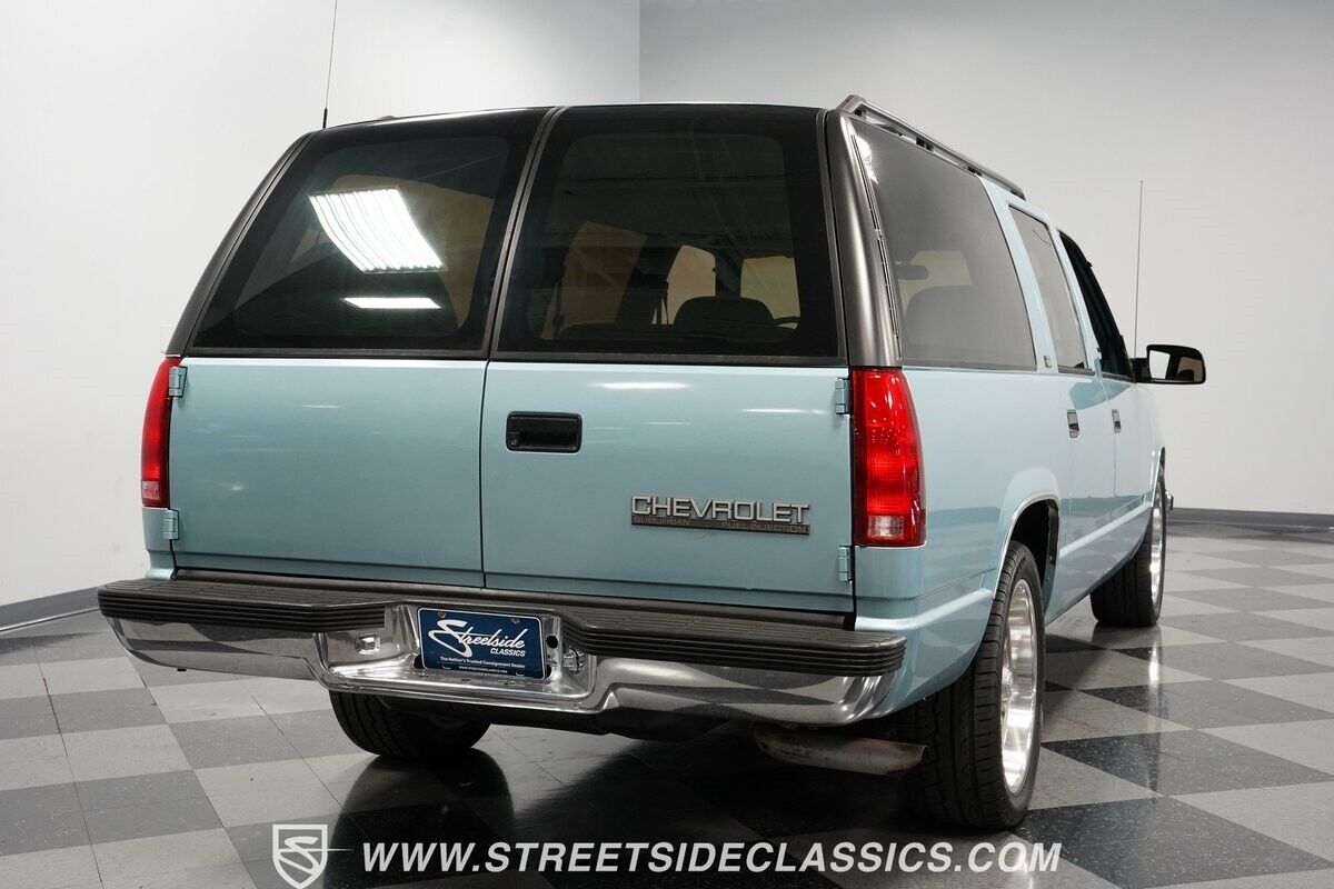 Chevrolet-Suburban-1992-SUV-11