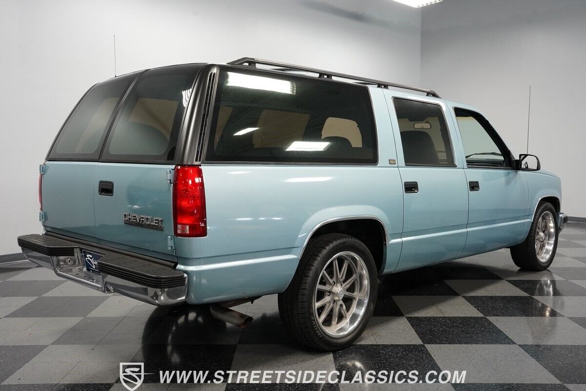 Chevrolet-Suburban-1992-SUV-12