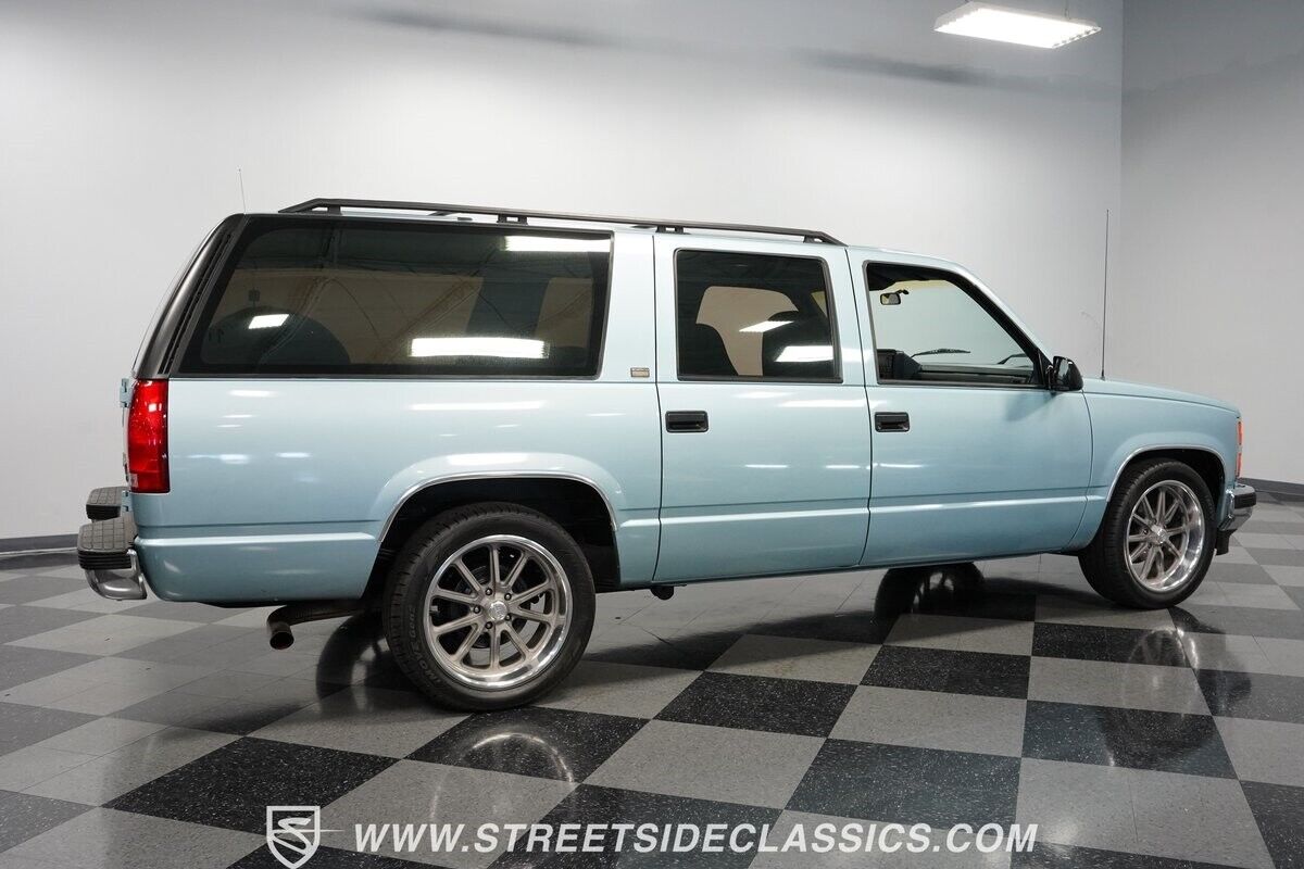 Chevrolet-Suburban-1992-SUV-13