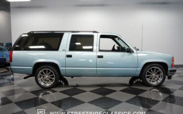 Chevrolet-Suburban-1992-SUV-14