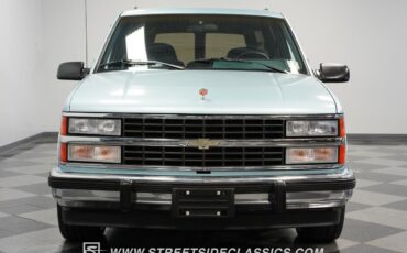 Chevrolet-Suburban-1992-SUV-17