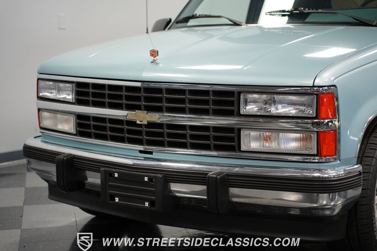 Chevrolet-Suburban-1992-SUV-19