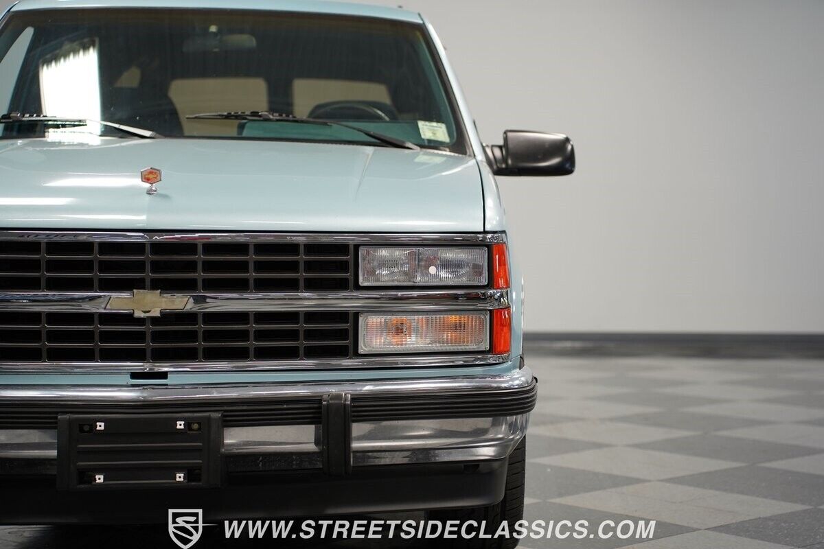 Chevrolet-Suburban-1992-SUV-20