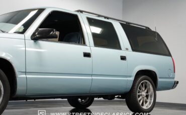 Chevrolet-Suburban-1992-SUV-22