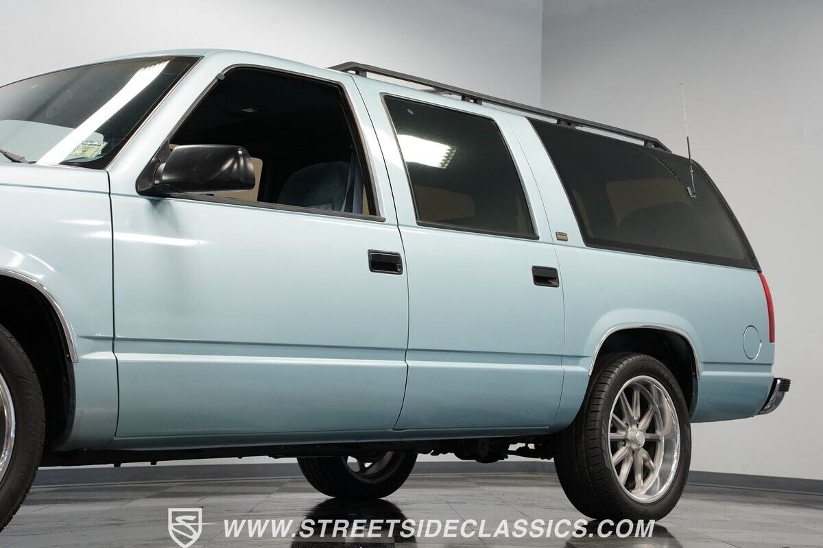 Chevrolet-Suburban-1992-SUV-22