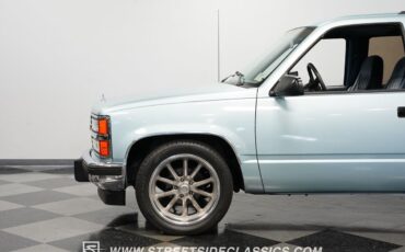 Chevrolet-Suburban-1992-SUV-23