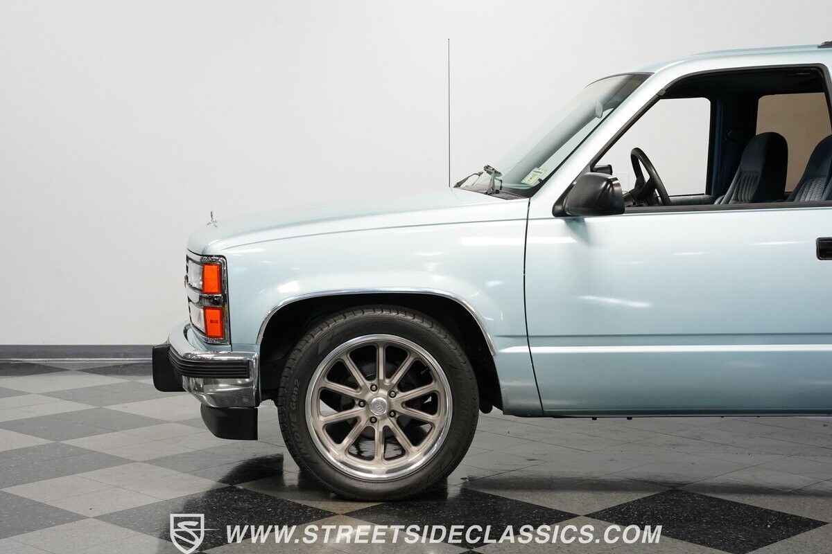 Chevrolet-Suburban-1992-SUV-23