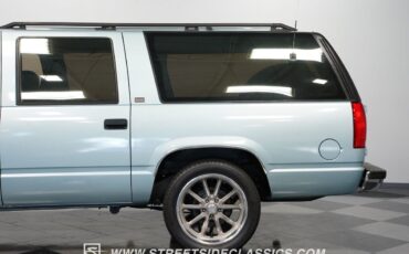 Chevrolet-Suburban-1992-SUV-24