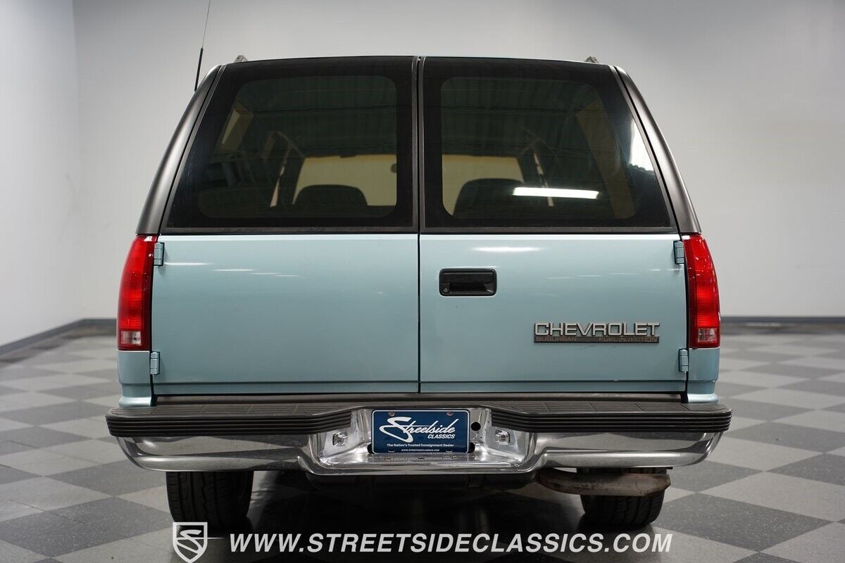 Chevrolet-Suburban-1992-SUV-25