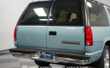 Chevrolet-Suburban-1992-SUV-26