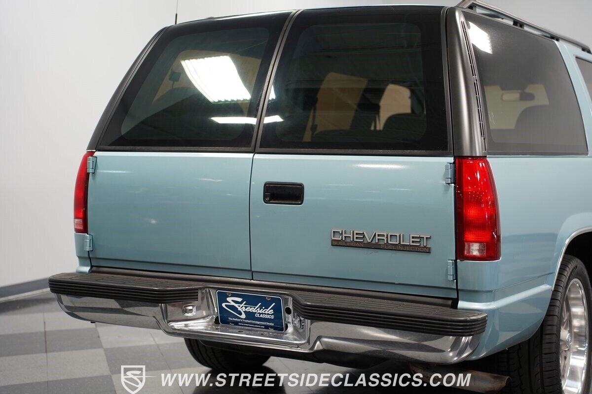 Chevrolet-Suburban-1992-SUV-26