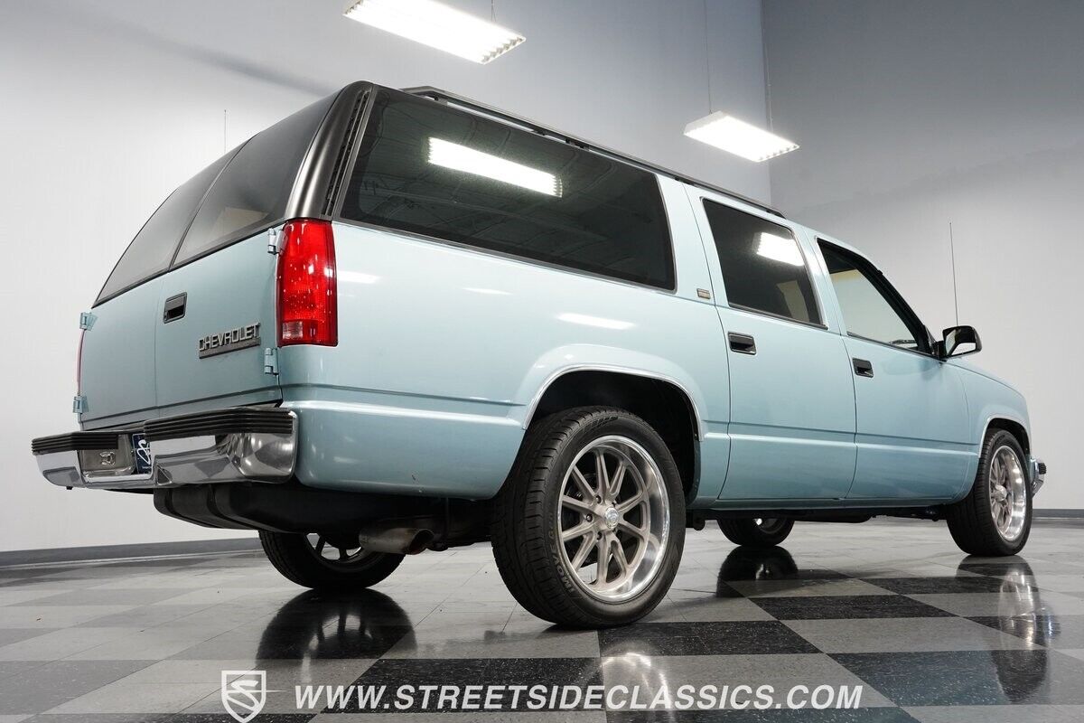 Chevrolet-Suburban-1992-SUV-27