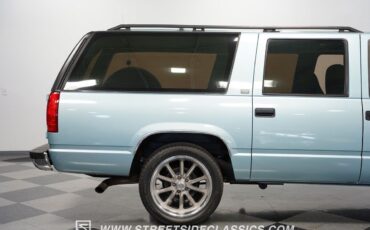Chevrolet-Suburban-1992-SUV-29