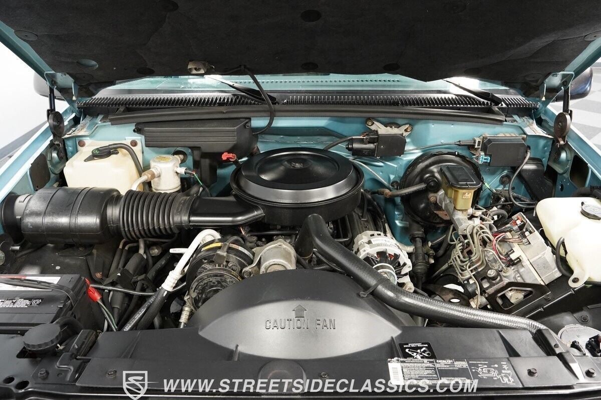Chevrolet-Suburban-1992-SUV-3