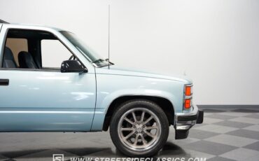 Chevrolet-Suburban-1992-SUV-30