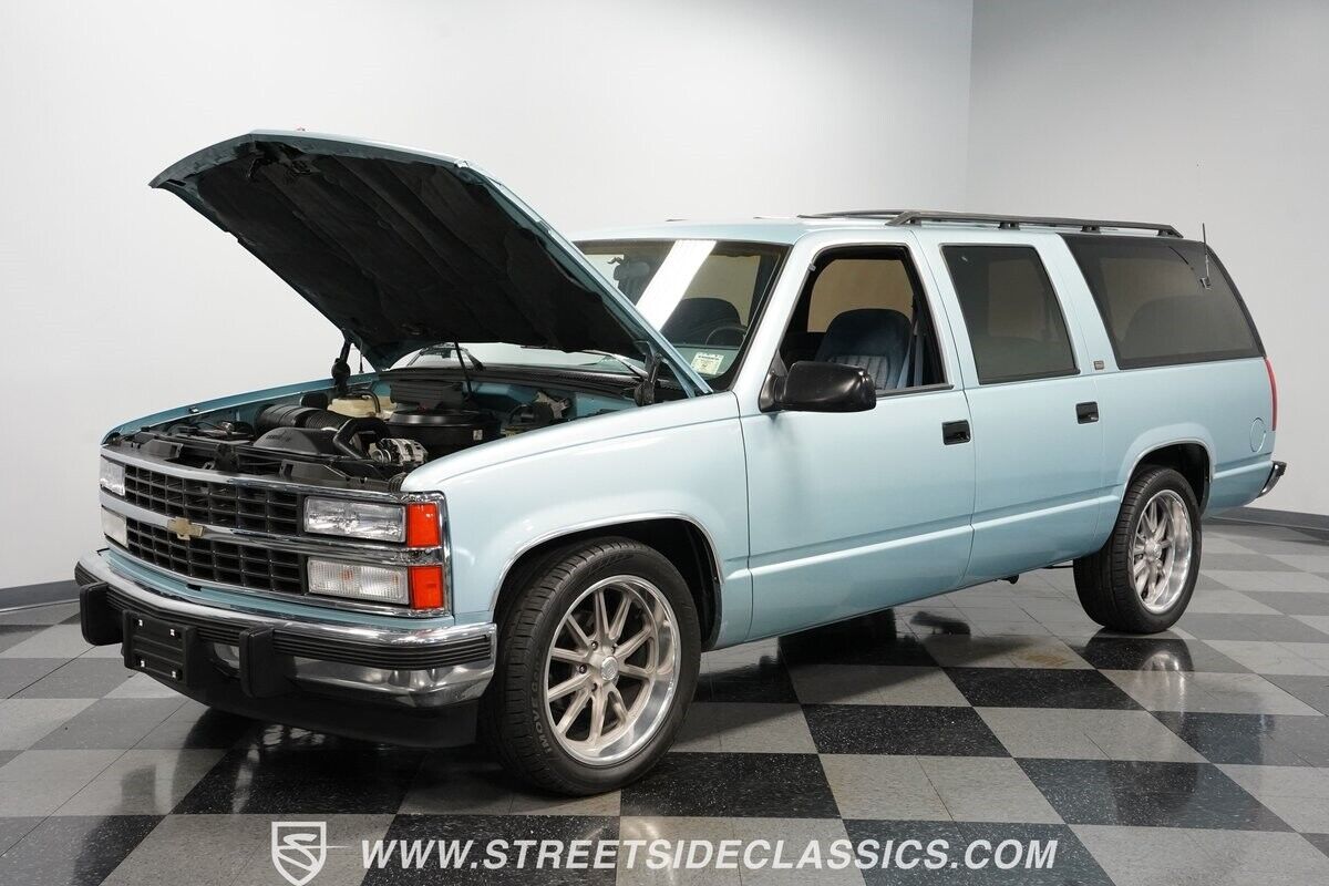 Chevrolet-Suburban-1992-SUV-31
