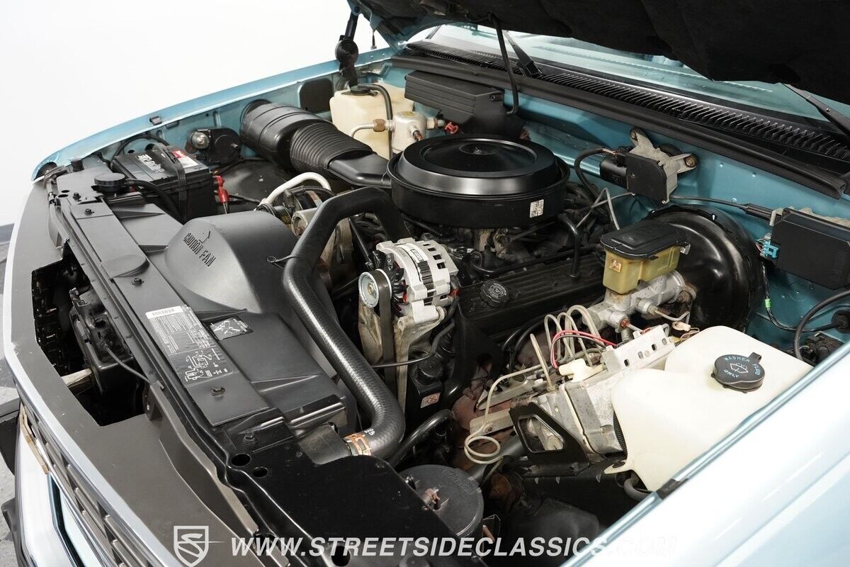 Chevrolet-Suburban-1992-SUV-32