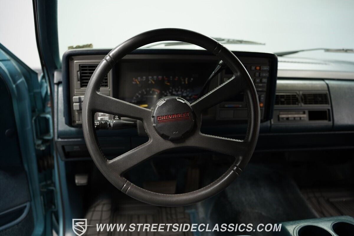 Chevrolet-Suburban-1992-SUV-39