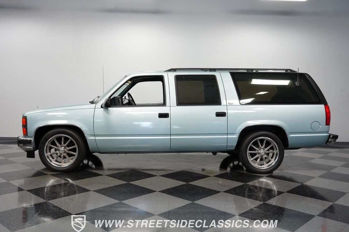 Chevrolet-Suburban-1992-SUV-7