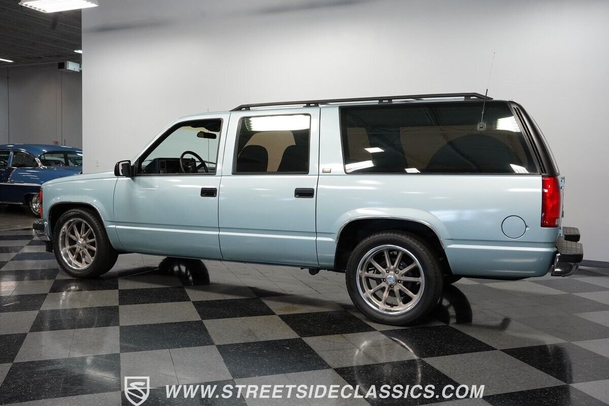Chevrolet-Suburban-1992-SUV-8