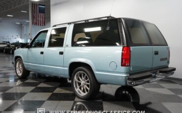 Chevrolet-Suburban-1992-SUV-9