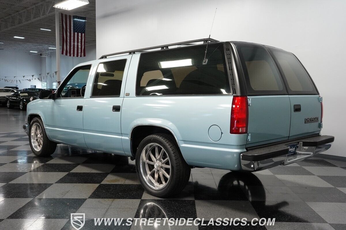 Chevrolet-Suburban-1992-SUV-9