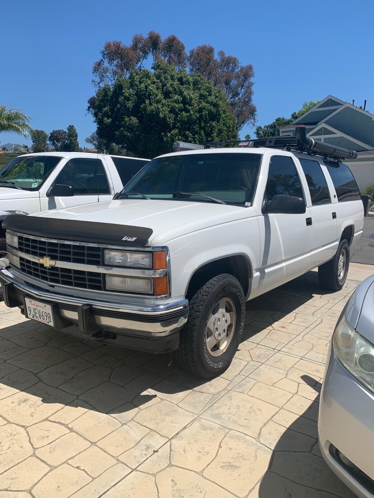 Chevrolet-Suburban-1993-SUV-1