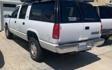 Chevrolet-Suburban-1993-SUV-2