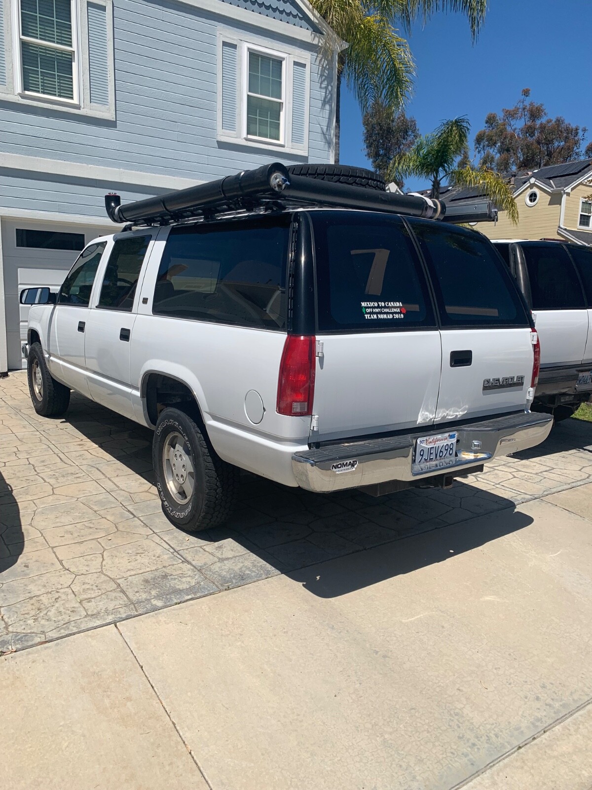 Chevrolet-Suburban-1993-SUV-2