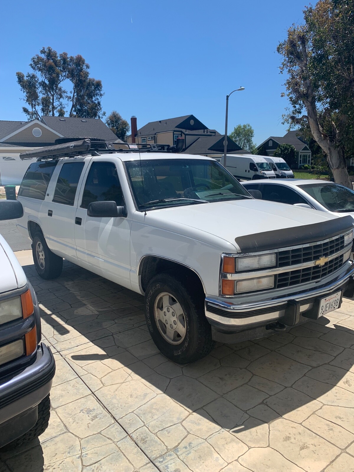 Chevrolet-Suburban-1993-SUV-3