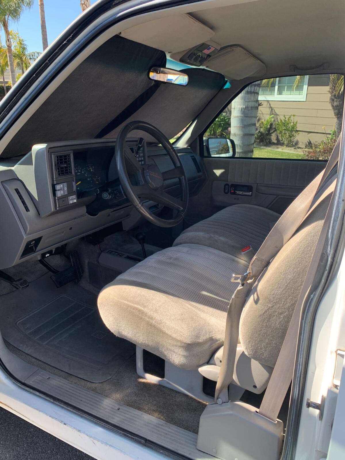 Chevrolet-Suburban-1993-SUV-5