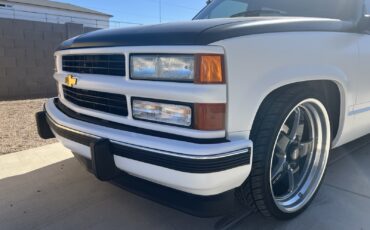 Chevrolet-Suburban-1994-SUV-1