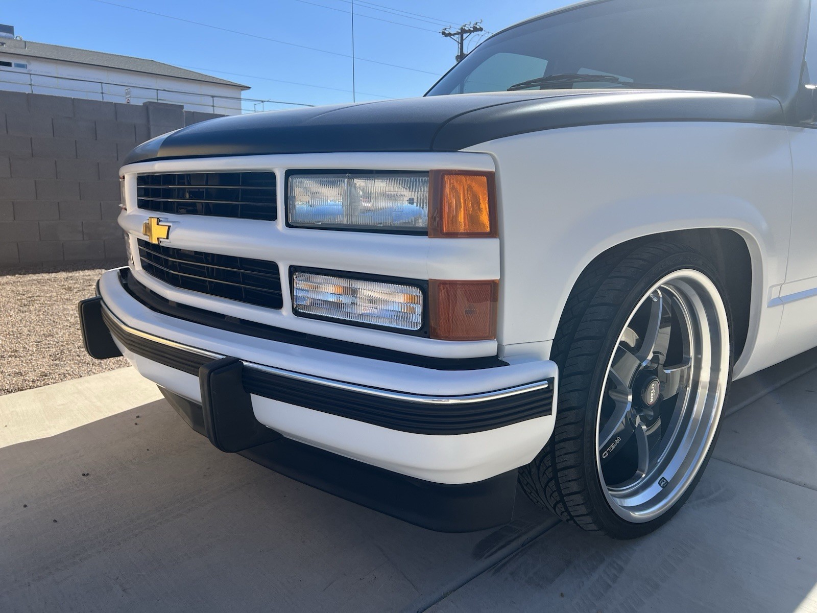 Chevrolet-Suburban-1994-SUV-1