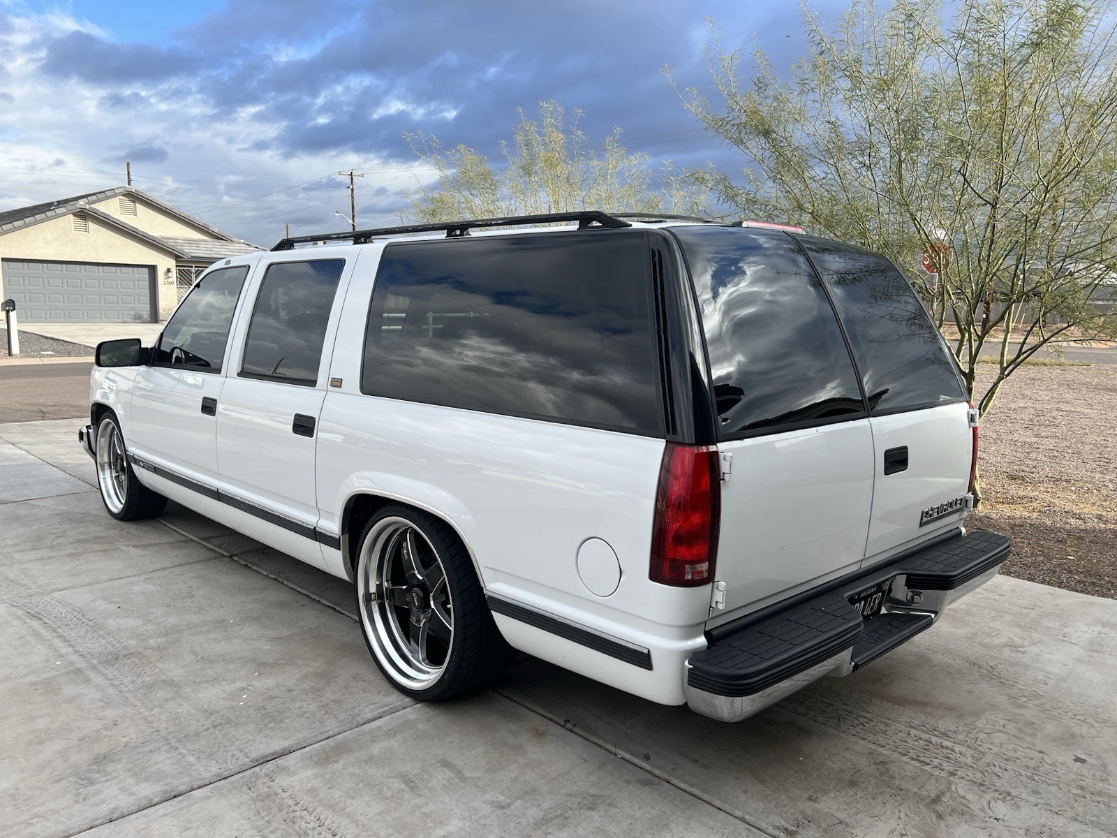 Chevrolet-Suburban-1994-SUV-10