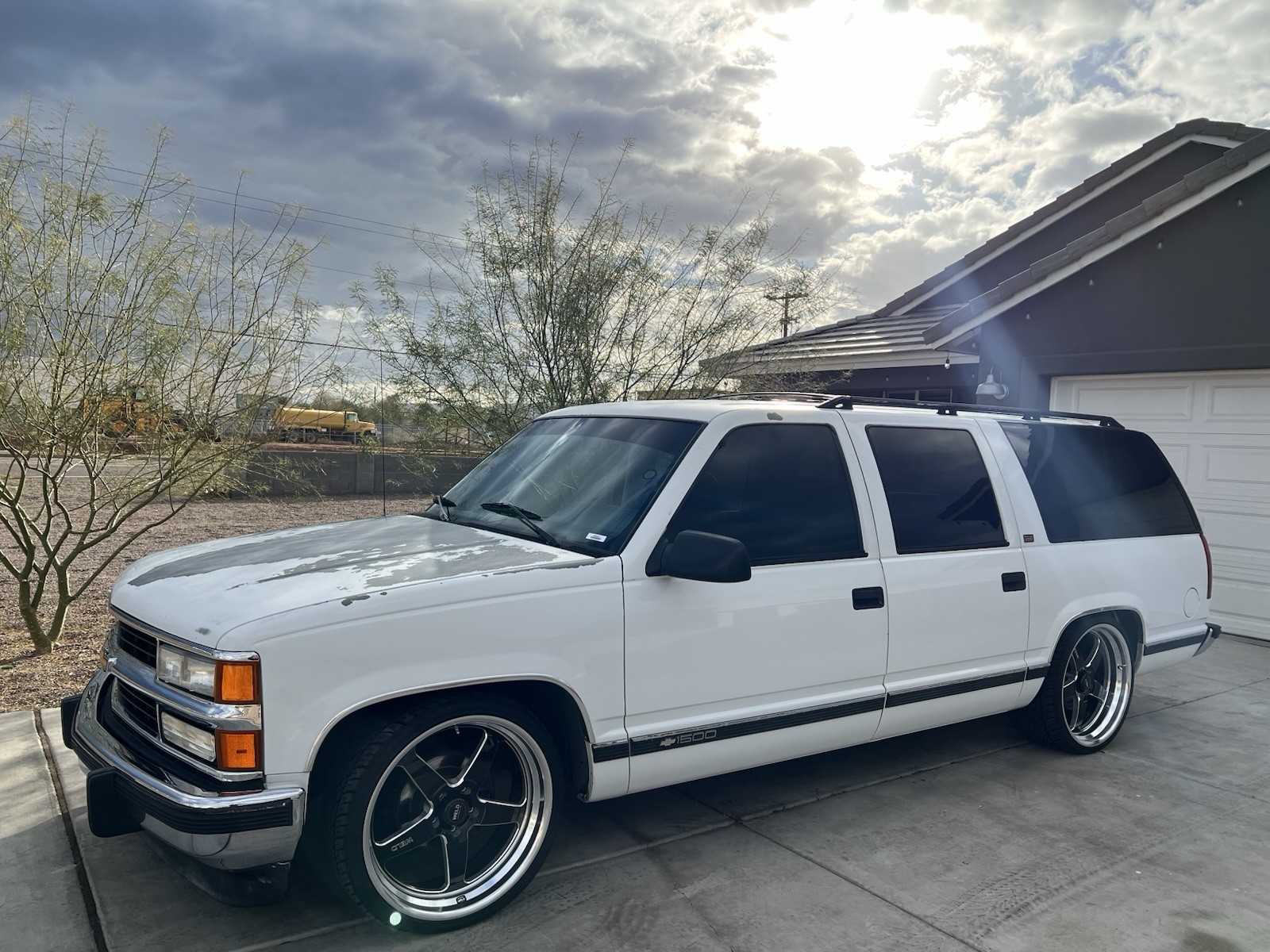 Chevrolet-Suburban-1994-SUV-11