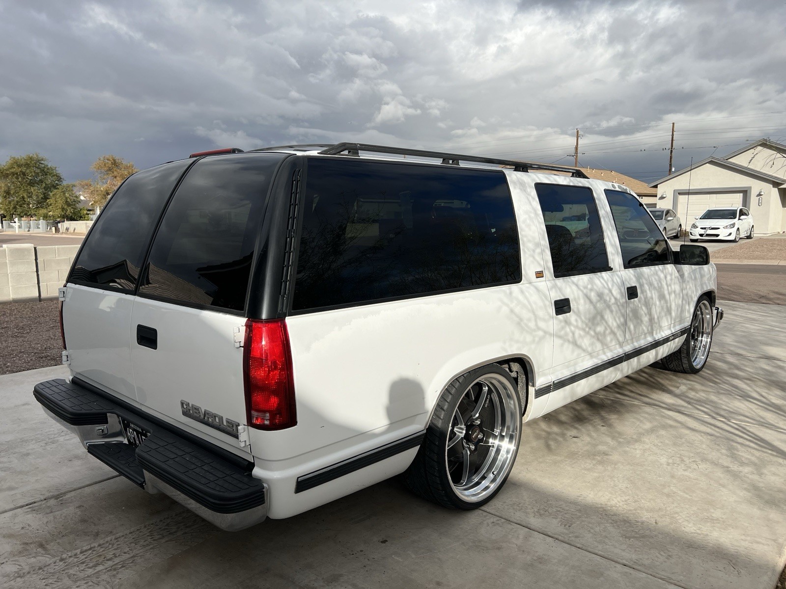 Chevrolet-Suburban-1994-SUV-12