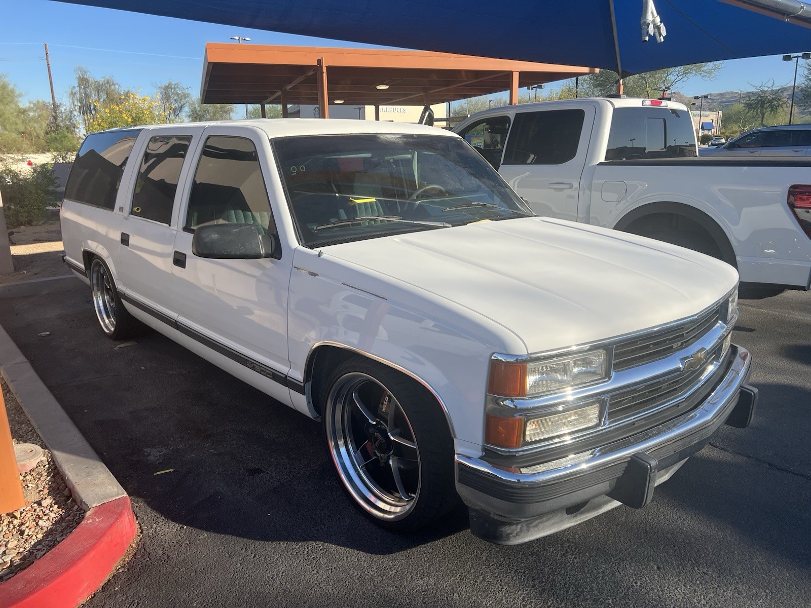 Chevrolet-Suburban-1994-SUV-15
