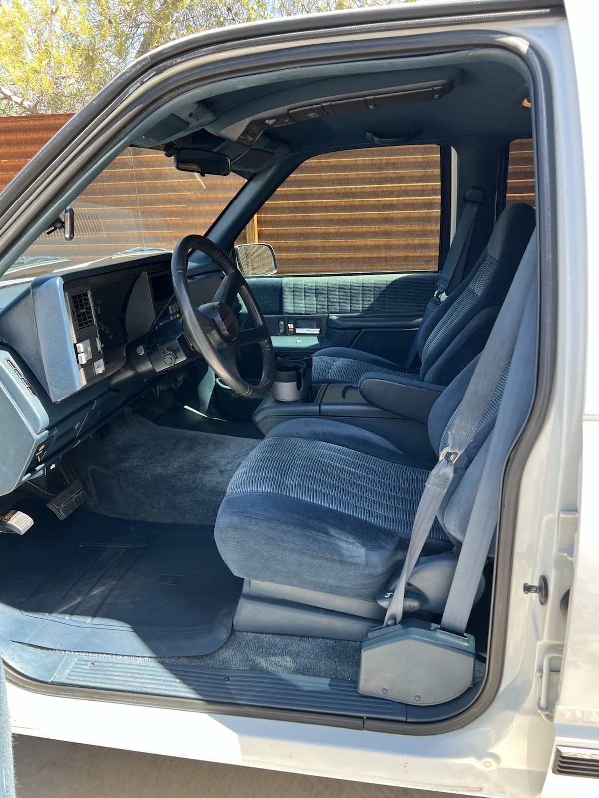 Chevrolet-Suburban-1994-SUV-16