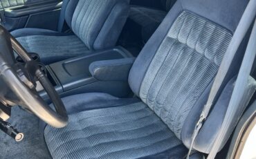 Chevrolet-Suburban-1994-SUV-17