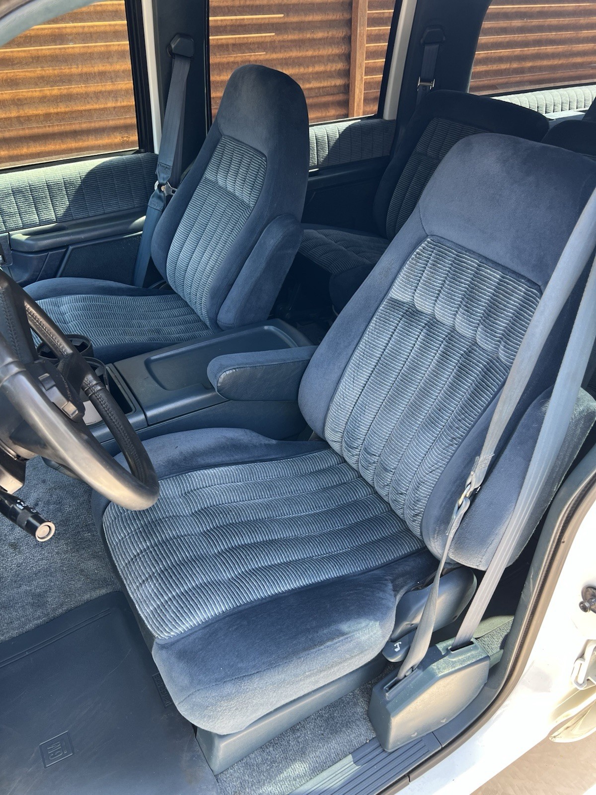 Chevrolet-Suburban-1994-SUV-17