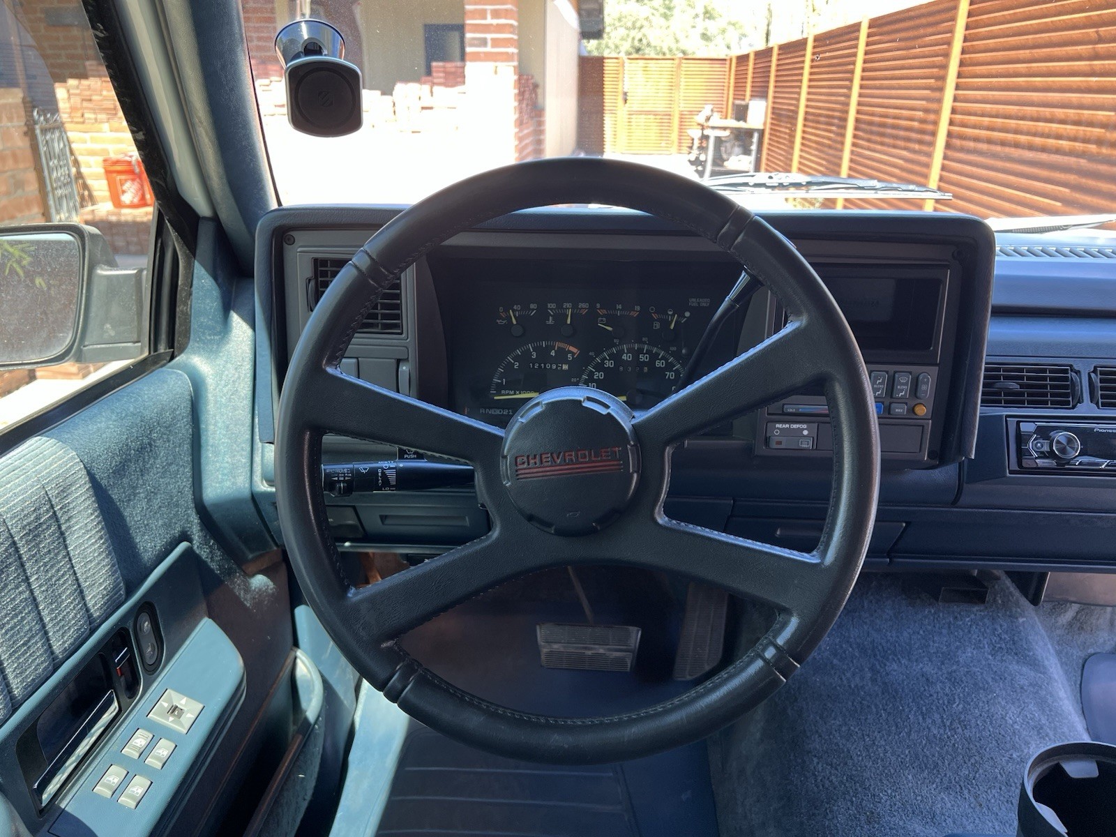 Chevrolet-Suburban-1994-SUV-20