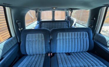 Chevrolet-Suburban-1994-SUV-21