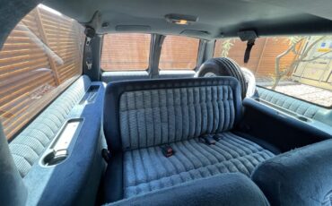 Chevrolet-Suburban-1994-SUV-22