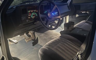 Chevrolet-Suburban-1994-SUV-23