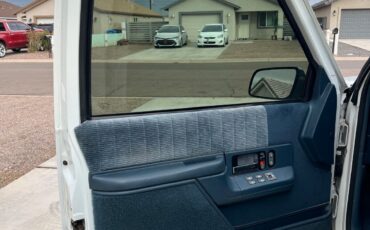 Chevrolet-Suburban-1994-SUV-25