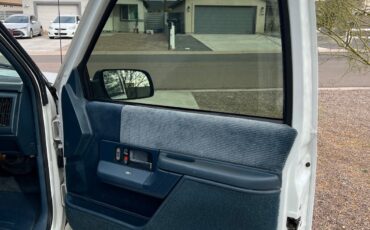 Chevrolet-Suburban-1994-SUV-26